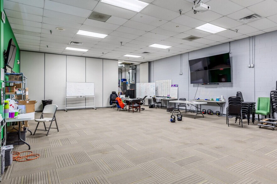 More Photos Of 4631 N Saint Peters Pky, Saint Peters Flex For Sale