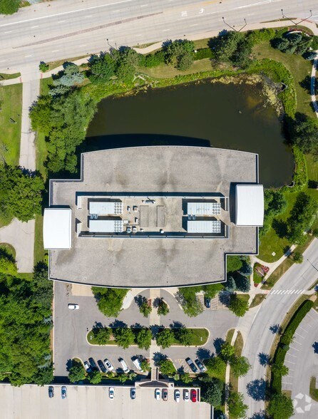 More Photos Of 475-485 Half Day Rd, Lincolnshire Unknown For Lease