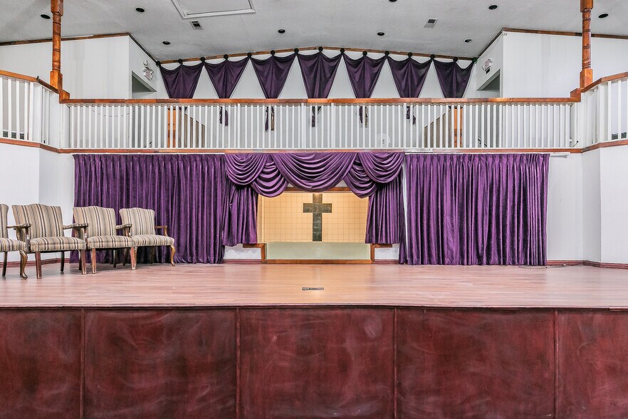 More Photos Of 5007 Ivy Ln, Dallas Religious Facility For Sale
