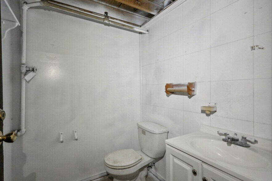 More Photos Of 2988 Rainbow Dr, Decatur General Retail For Sale