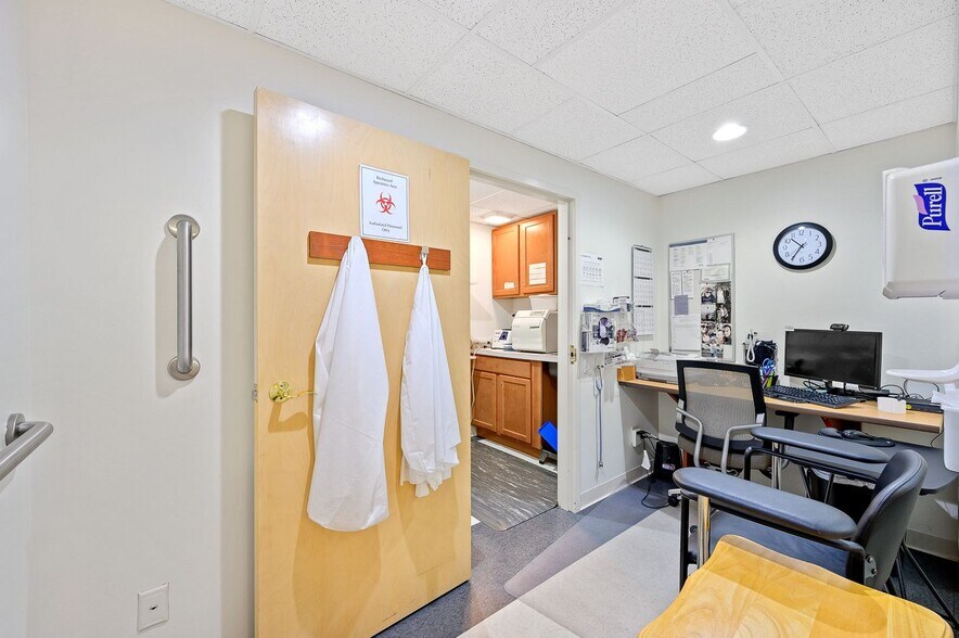 More Photos Of 71 E Hollister St, Cincinnati Medical For Lease