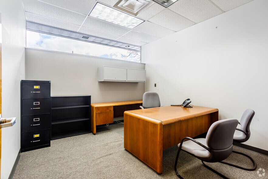 More Photos Of 1550-1570 Kingsway Ct, Trenton Medical For Sale