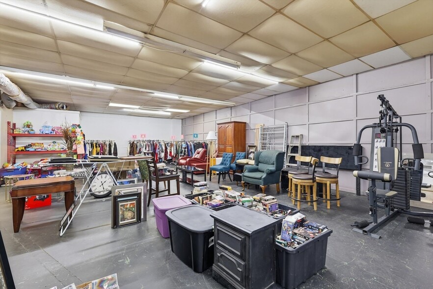 More Photos Of 504 Granbury St, Cleburne Storefront For Sale