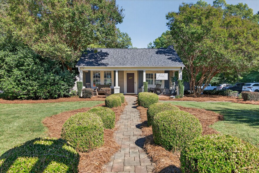 More Photos Of 19428 Zion Ave, Cornelius Office For Sale