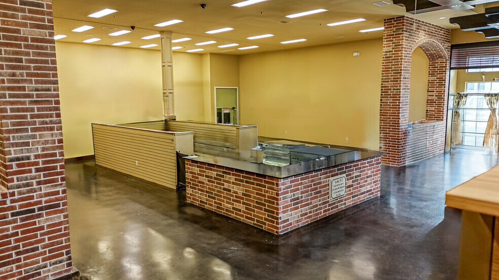 More Photos Of 207 E Byron Nelson Blvd, Roanoke Storefront Retail Office For Sale