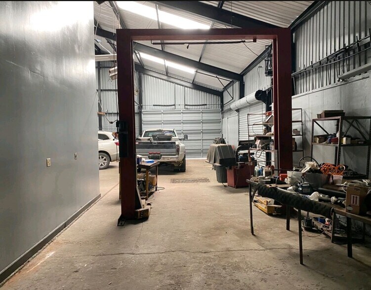 More Photos Of 6522 Cullen Blvd, Houston Auto Dealership For Lease