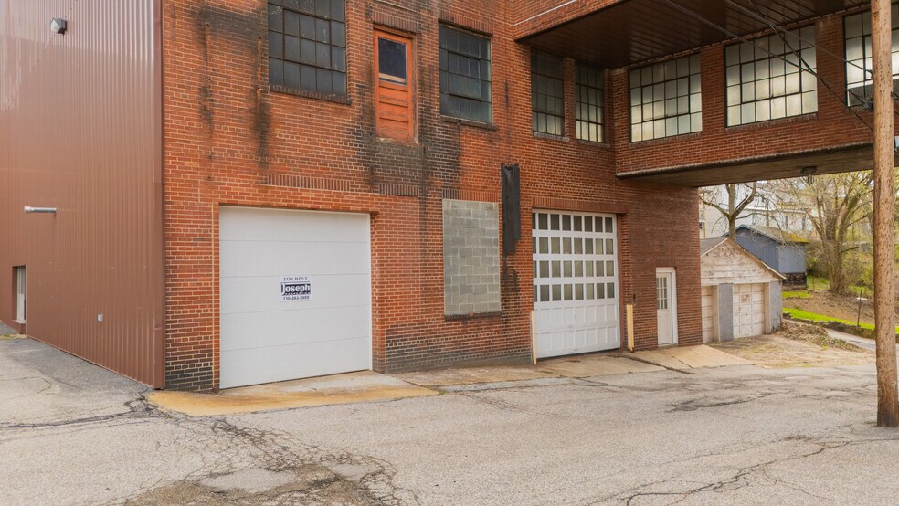 More Photos Of 1439 Sunset Blvd, Steubenville Flex For Sale