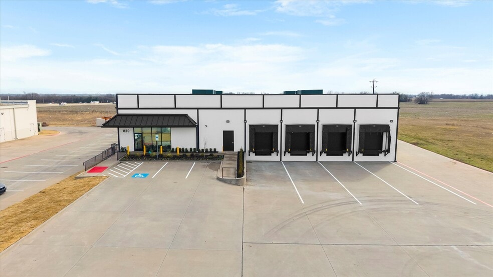 More Photos Of 820 S Central Expy, Anna Warehouse For Sale