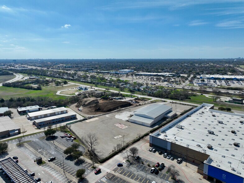 More Photos Of 6000 Split Trail Rd, Plano Warehouse For Lease