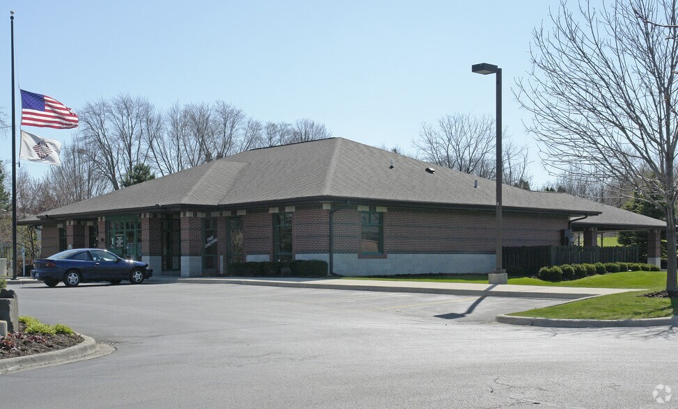Primary Photo Of 170 N Il Route 31, Crystal Lake Bank For Lease