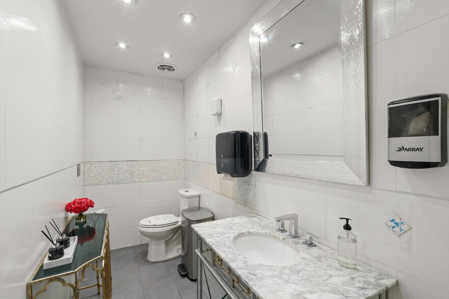 More Photos Of 2052 NW Miami Ct, Miami Flex For Lease