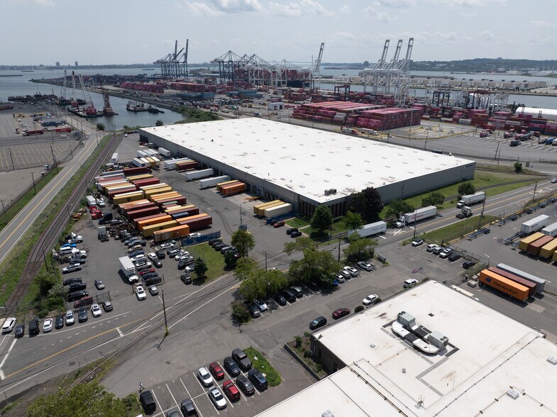 More Photos Of 2 Colony Rd, Jersey City Warehouse For Lease