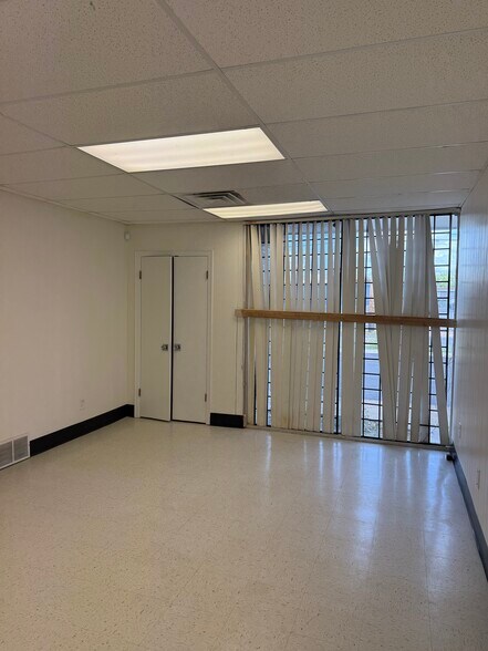 More Photos Of 597 Vandalia St, Memphis Flex For Lease