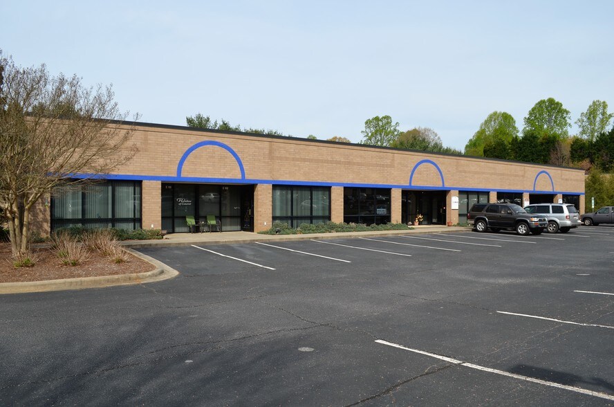 More Photos Of 301 10th St NW, Conover Office For Lease