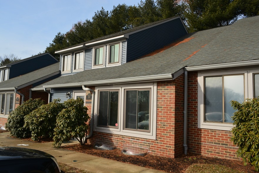 More Photos Of 5201-5215 W Woodmill Dr, Wilmington Medical For Sale
