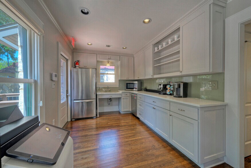 More Photos Of 4524 Burnet Rd, Austin Office For Sale