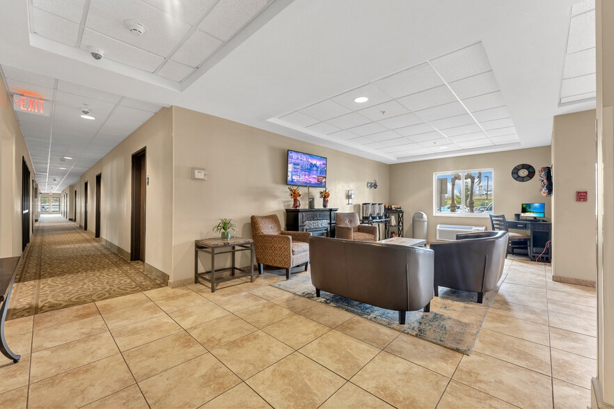 More Photos Of 975 Sheffield St, Washington Hotel For Sale