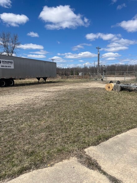 More Photos Of 1200 21st Ave NE, Austin Warehouse For Sale
