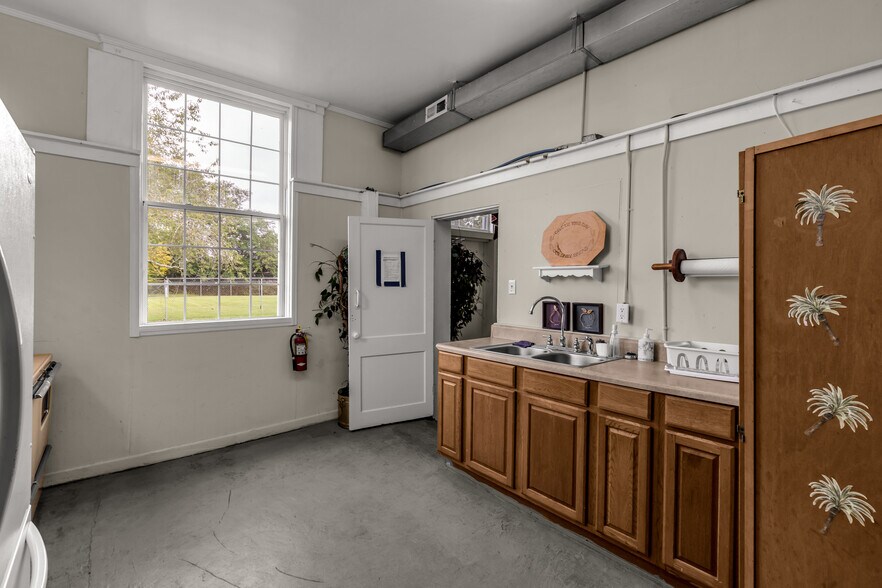 More Photos Of 119 College St, Chester Office Residential For Lease