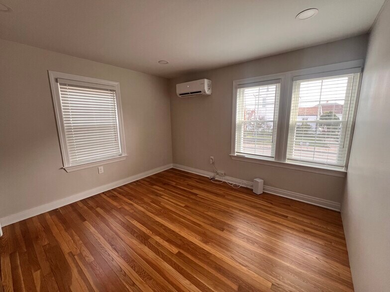 More Photos Of 135 Main St, Chatham Medical For Lease