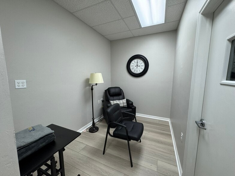More Photos Of 3447 Pine Ridge Rd, Naples Medical For Lease