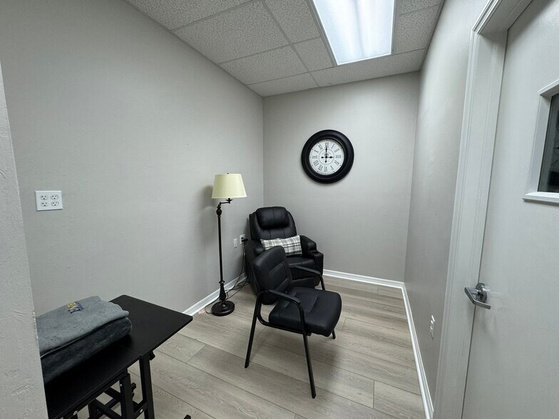 More Photos Of 3447 Pine Ridge Rd, Naples Medical For Sale