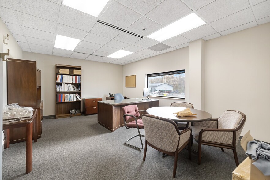 More Photos Of 1401 Erie Blvd, Syracuse Showroom For Sale