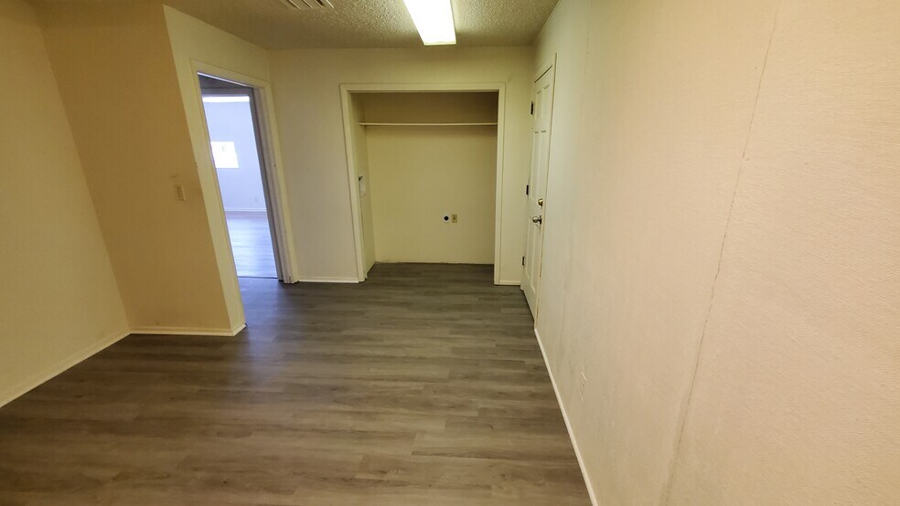 More Photos Of 313 E Kiowa Ave, Elizabeth Office For Lease