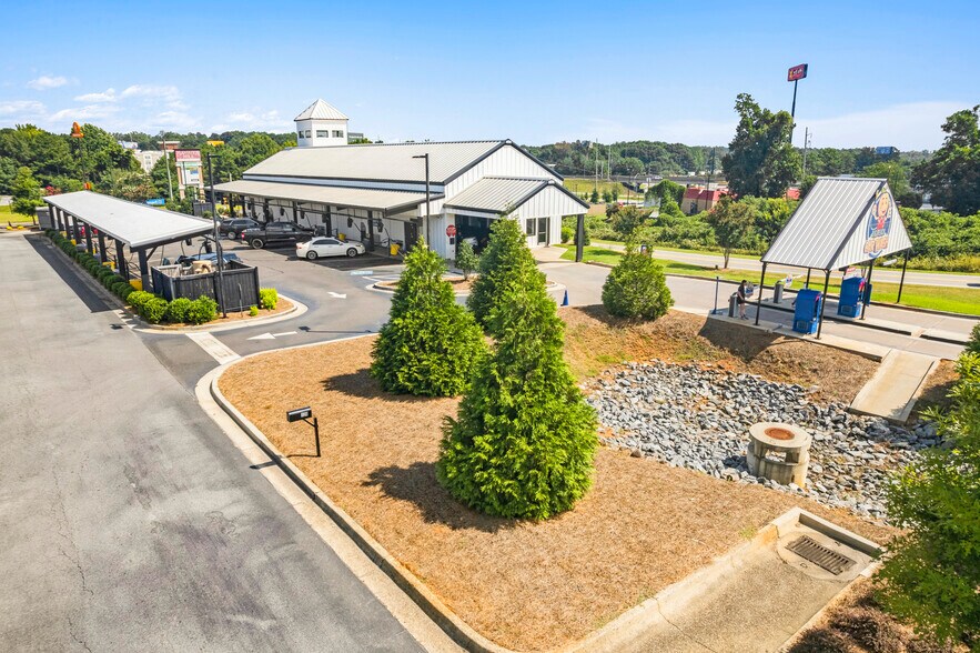 More Photos Of 126 N Lee St, Forsyth Carwash For Sale