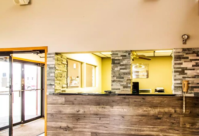 More Photos Of 920 14th St SE, Watertown Hotel For Sale