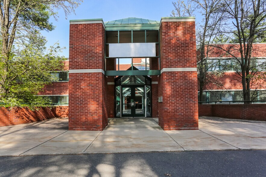 More Photos Of 125 Powder Forest Dr, Simsbury Office For Sale