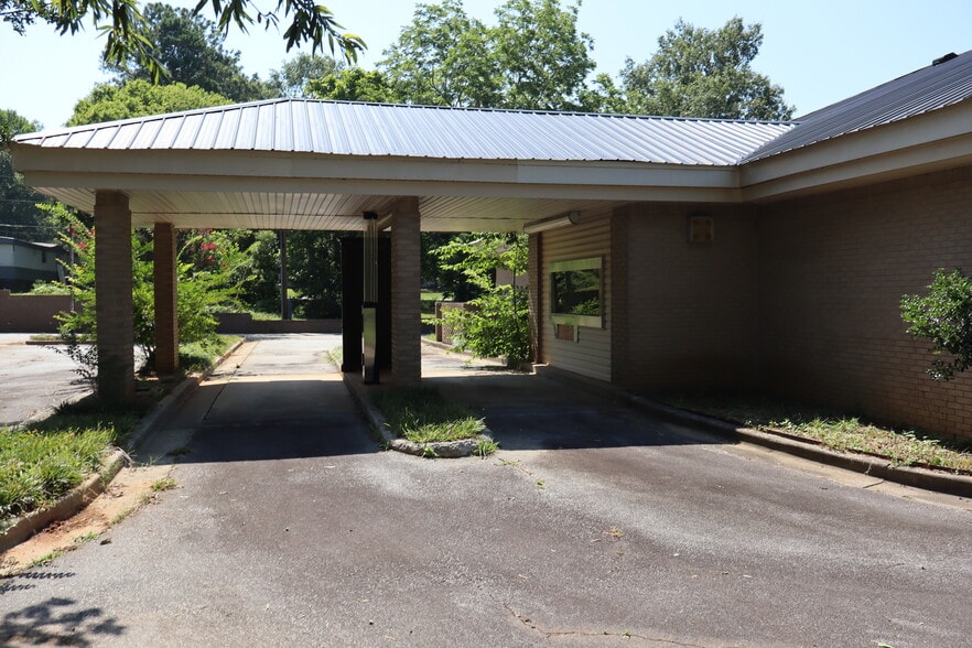 More Photos Of 253 E Savannah St, Calhoun Falls Freestanding For Sale