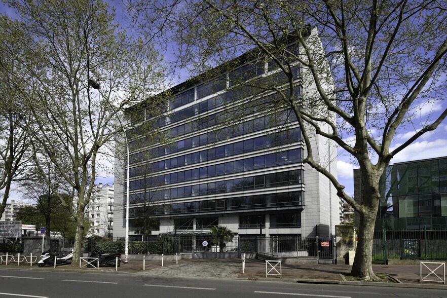More Photos Of 99 Avenue Aristide Briand, Montrouge Office For Sale
