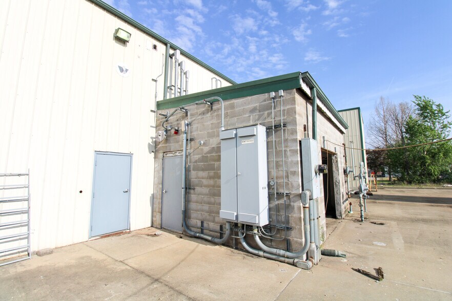 More Photos Of 7350 IL-111, South Roxana Specialty For Sale