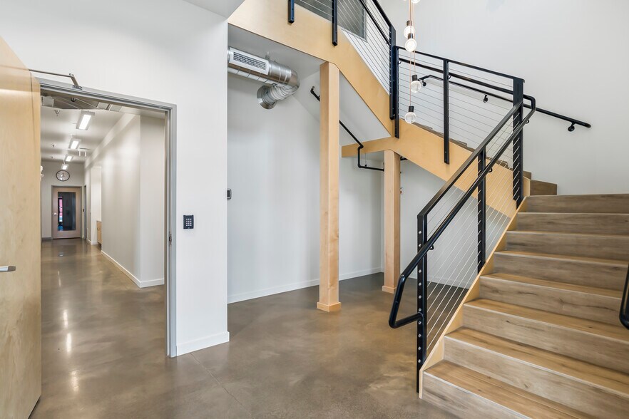 More Photos Of 275 W Lundgren Mill Dr, Sisters Manufacturing For Lease