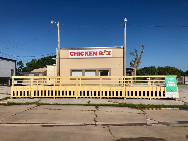 Primary Photo Of 1108 SW Park Ave, Lawton Restaurant For Sale