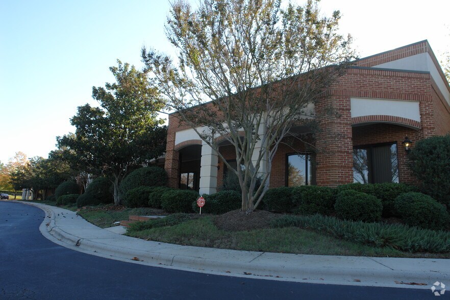 More Photos Of 2400 Crownpoint Executive Dr, Charlotte Office For Lease