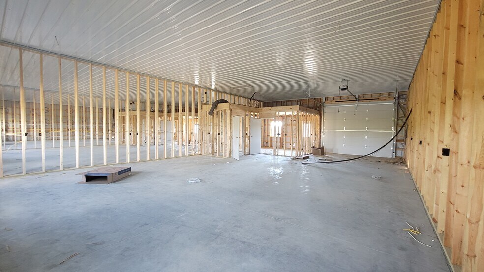 More Photos Of 1401 Amy Ln, Franklin Showroom For Sale
