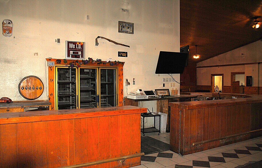 More Photos Of 479 6th Street St, Wells General Retail For Sale
