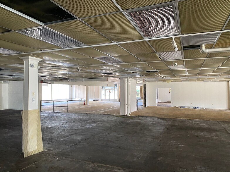 More Photos Of 1315 John Fitch Blvd, South Windsor Freestanding For Lease