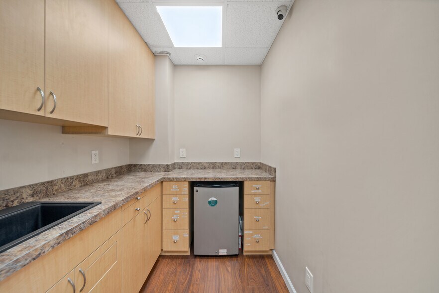 More Photos Of 1575 Hillside Ave, New Hyde Park Medical For Sale