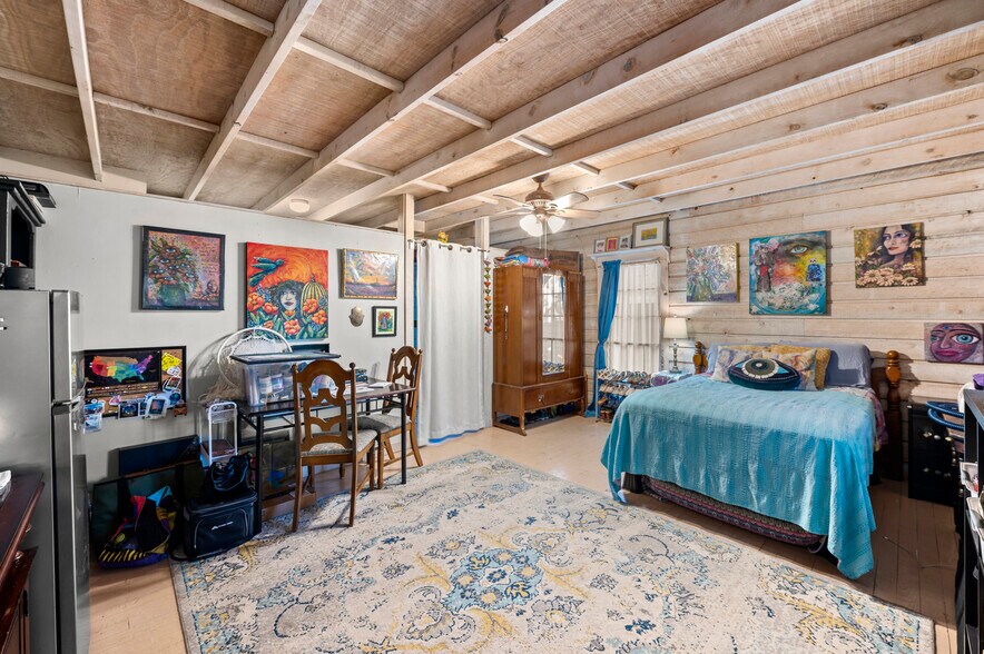 More Photos Of 202 N Newsom St, Mineola General Retail For Sale