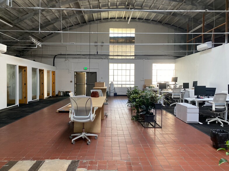 More Photos Of 121 E Mason St, Santa Barbara Warehouse For Lease