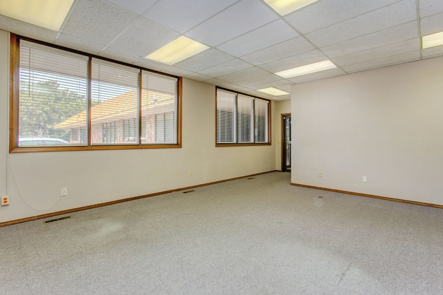 More Photos Of 100 N Fruitland St, Kennewick Office For Sale