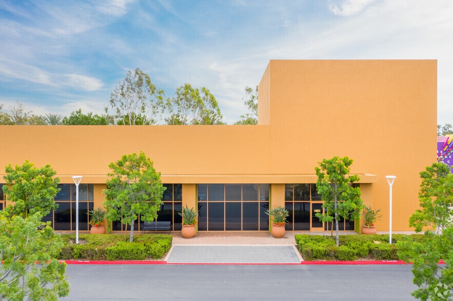 More Photos Of 13400 Jamboree Rd, Tustin Freestanding For Lease