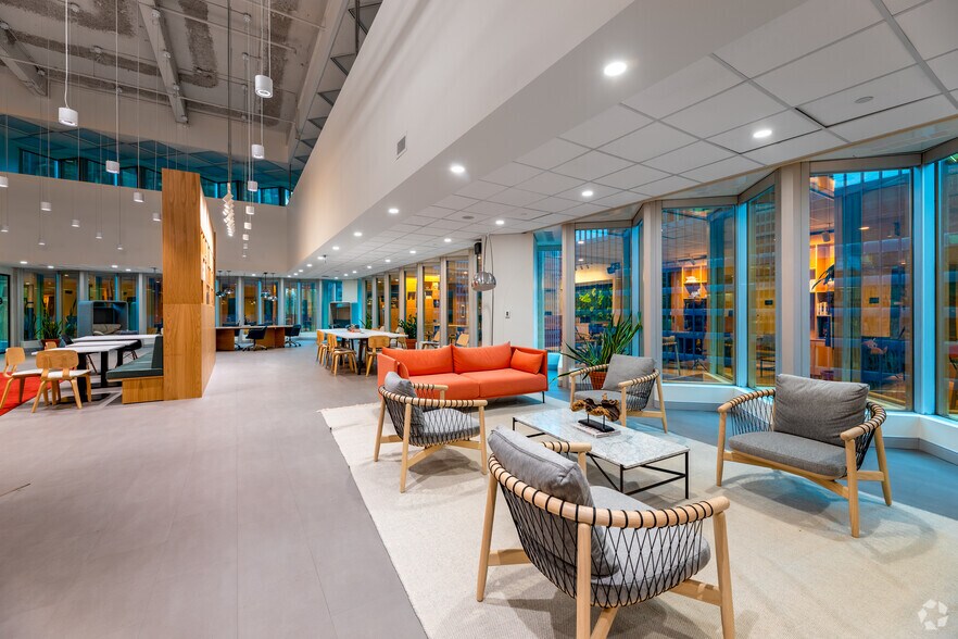 More Photos Of 200 Bay St, Toronto Coworking Space