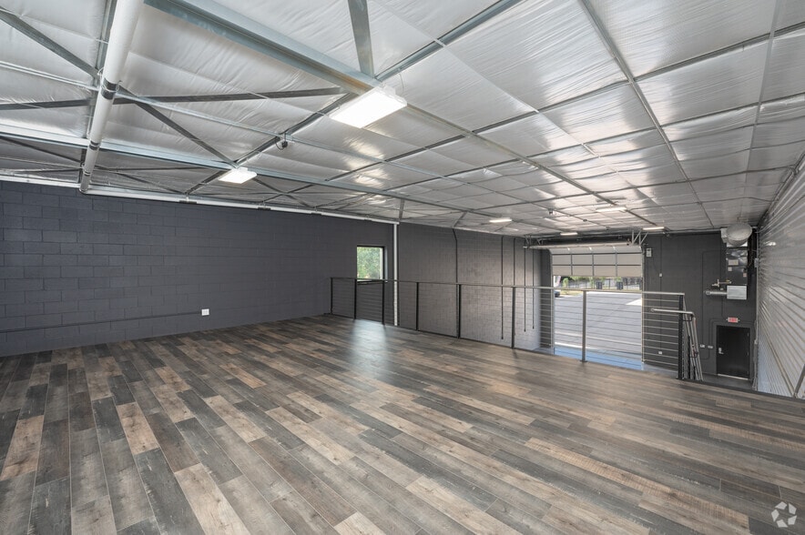 More Photos Of 4365 South Lee St, Buford Showroom For Sale