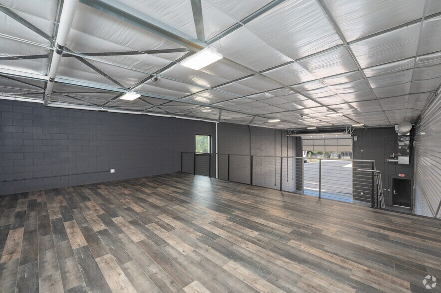 More Photos Of 4365 South Lee St, Buford Showroom For Lease