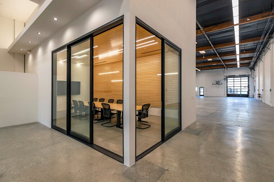 More Photos Of 371 S Anderson St, Los Angeles Flex For Lease