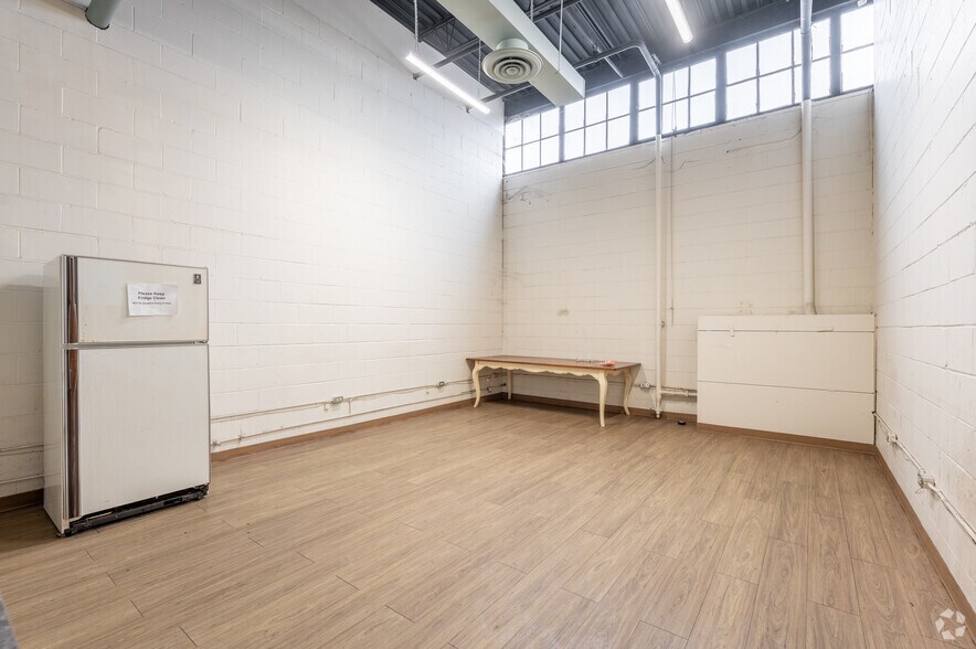 More Photos Of 25 Tangiers Rd, Toronto Manufacturing For Lease